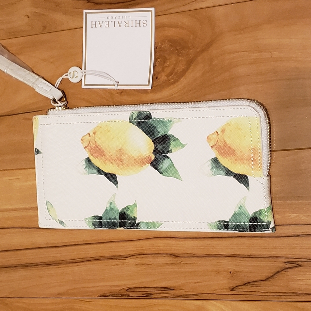 NWT SHIRALEAH WALLET WITH NICE LEMON PATERN
